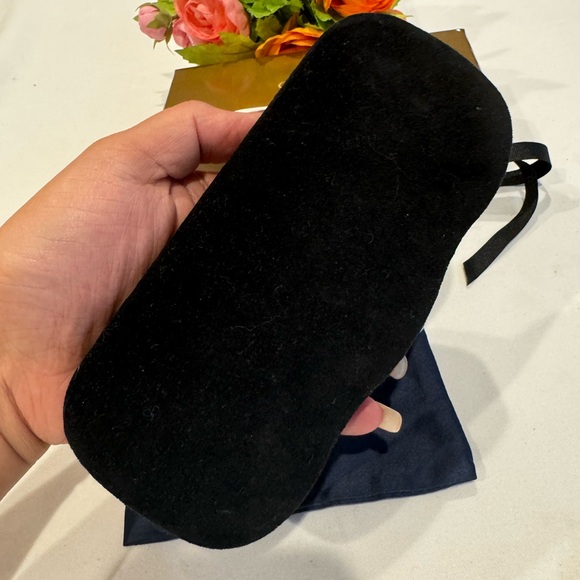 Authentic Gucci sunglasses - Picture 7 of 11